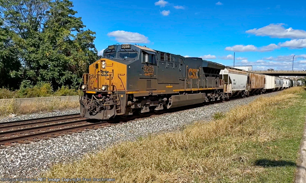 CSX 3259 leads M369.